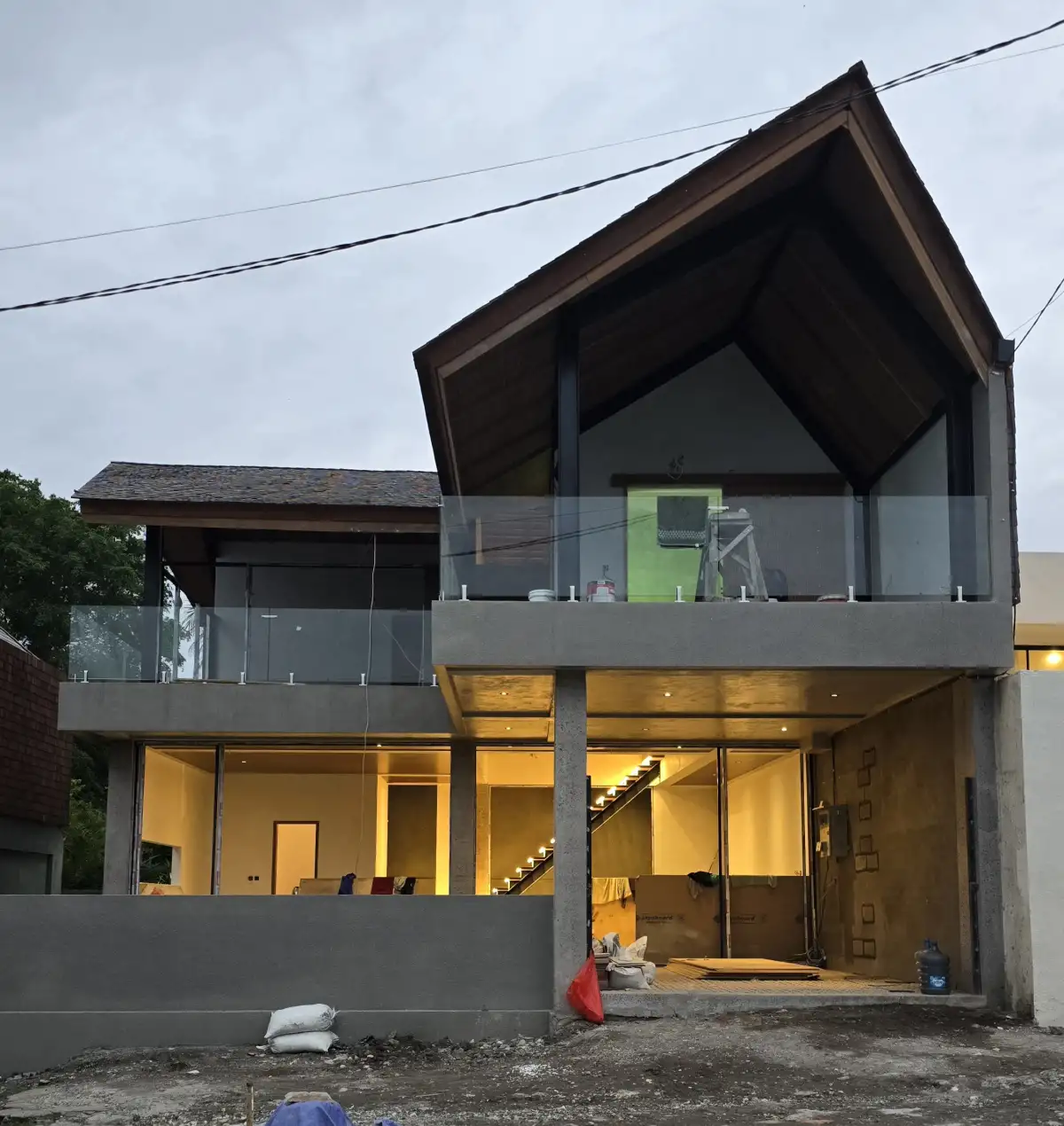 Spesialis Kaca, ACP, dan Interior Modern